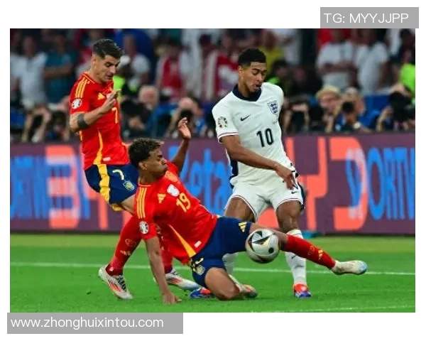 哈维西蒙斯的崛起之路:从天才少年到足球界新星的传奇旅程