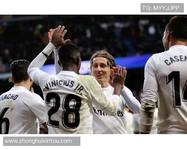 西汉姆联迎战哈德斯菲尔德全力争胜展现英超风采